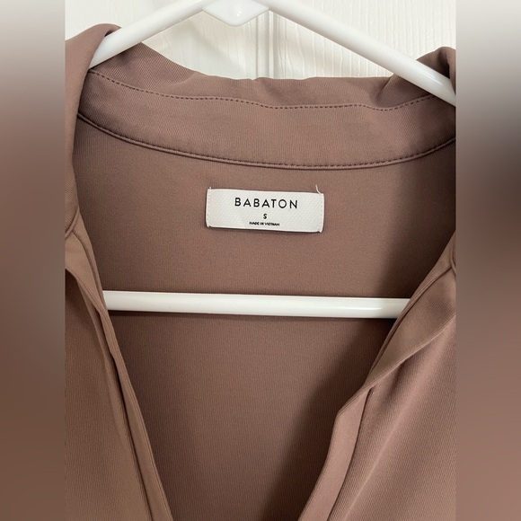 Aritzia Babaton Brown Contour Polo Long Sleeve Crop Top Low Cut - Picture 2 of 5